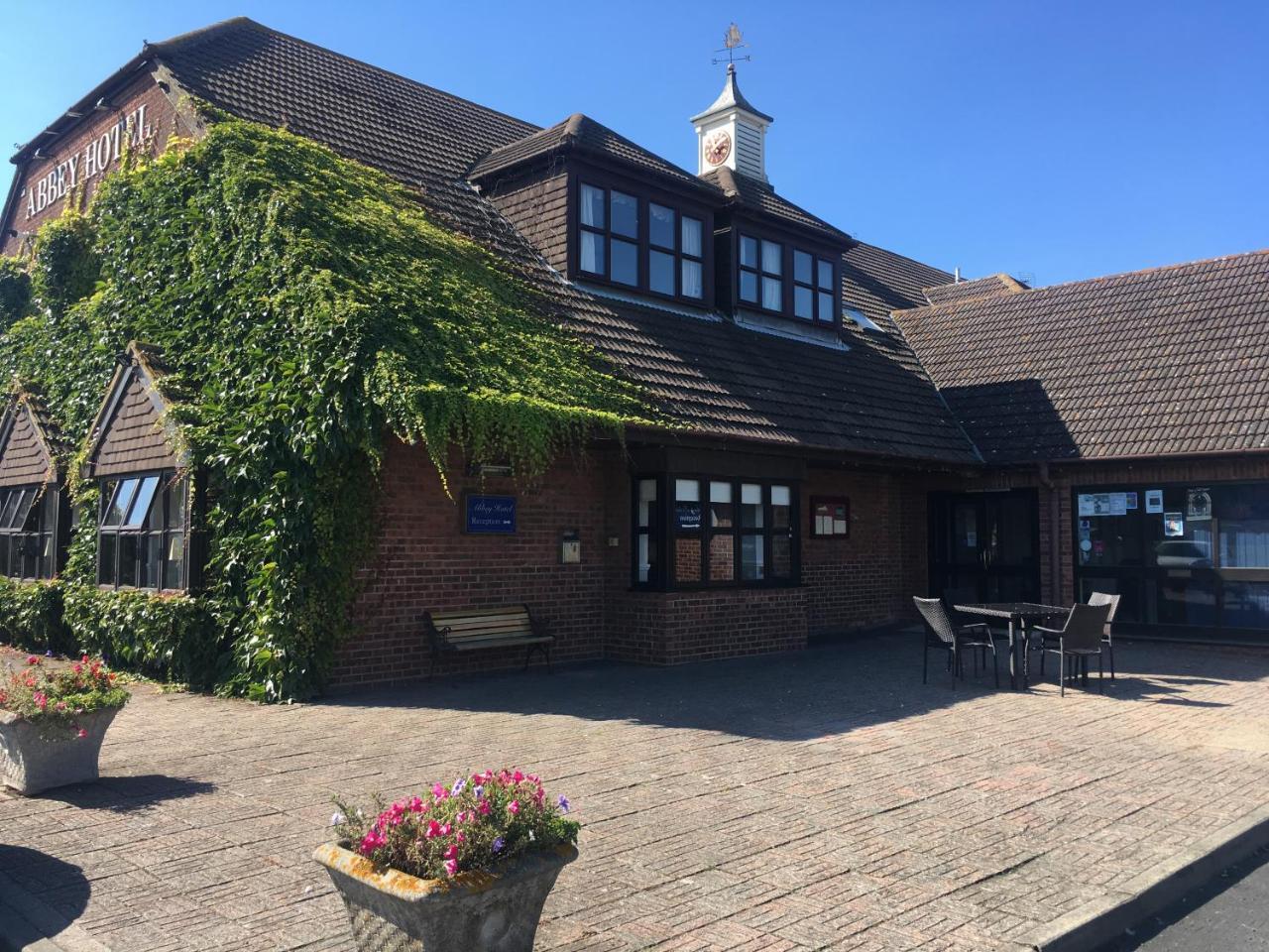 The Abbey Hotel And Conference Centre Minster-on-Sea Eksteriør billede